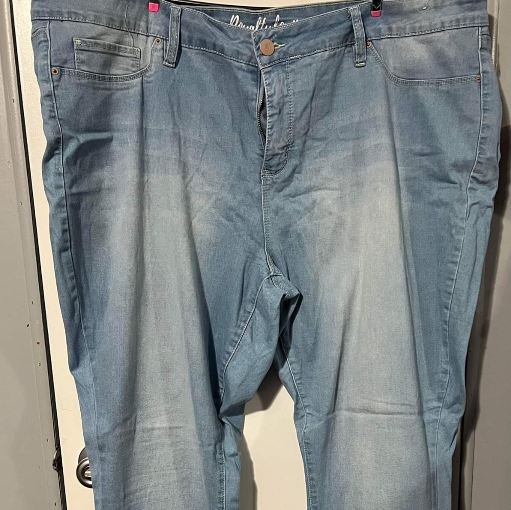 Light wash skinny jeans